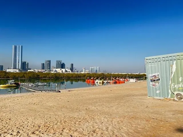 アブダビUrban Cozy -Sea View With Pool And Gym Accessアパートメント